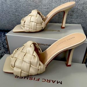 MARC FISHER BRIZO SANDAL
Slide into elegance with the Brizo sandal NWOT